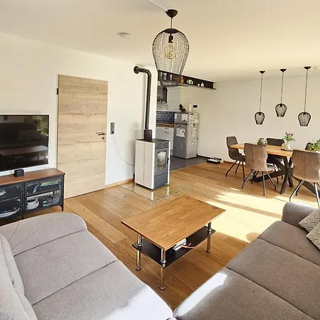 Homestay Modernes, Stilvolles Zimmer, Autobahnanbindung